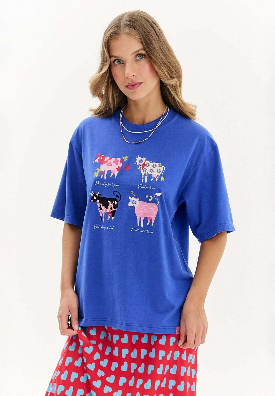 Футболка NAOKO HAPPY MOO, Blue, Синий, Футболка NAOKO HAPPY MOO, Blue
Футболка NAOKO HAPPY MOO, Blue, Синий, Футболка NAOKO HAPPY MOO, Blue