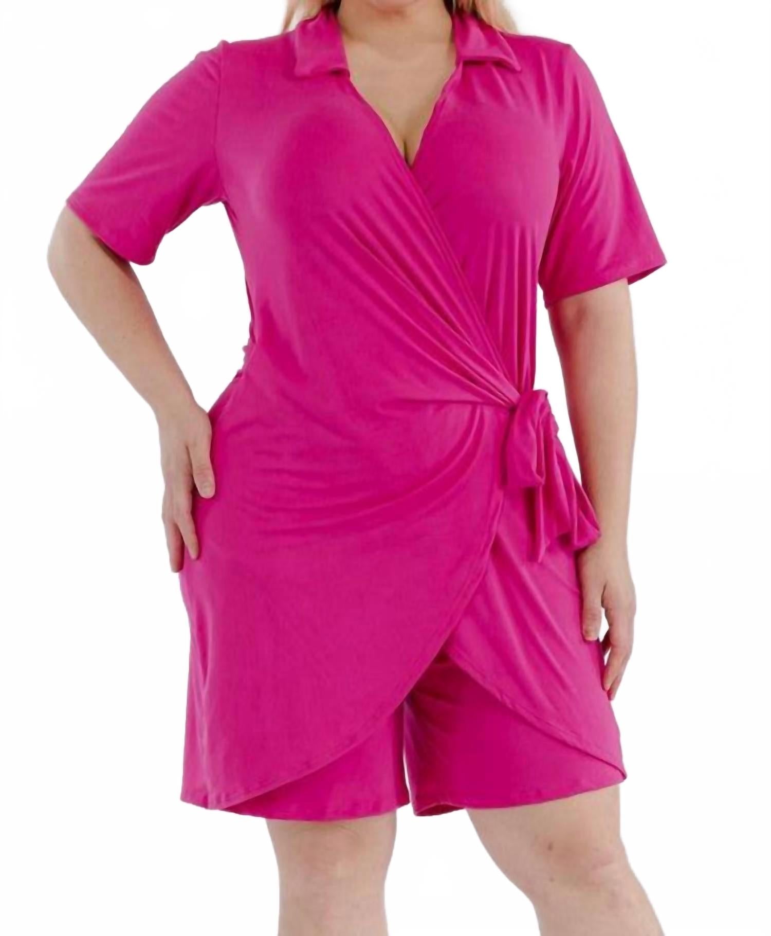 Современный комбинезон-раппер с завязкой на талии в розовом цвете Karen T Design
Современный комбинезон-раппер с завязкой на талии в розовом цвете Karen T Design