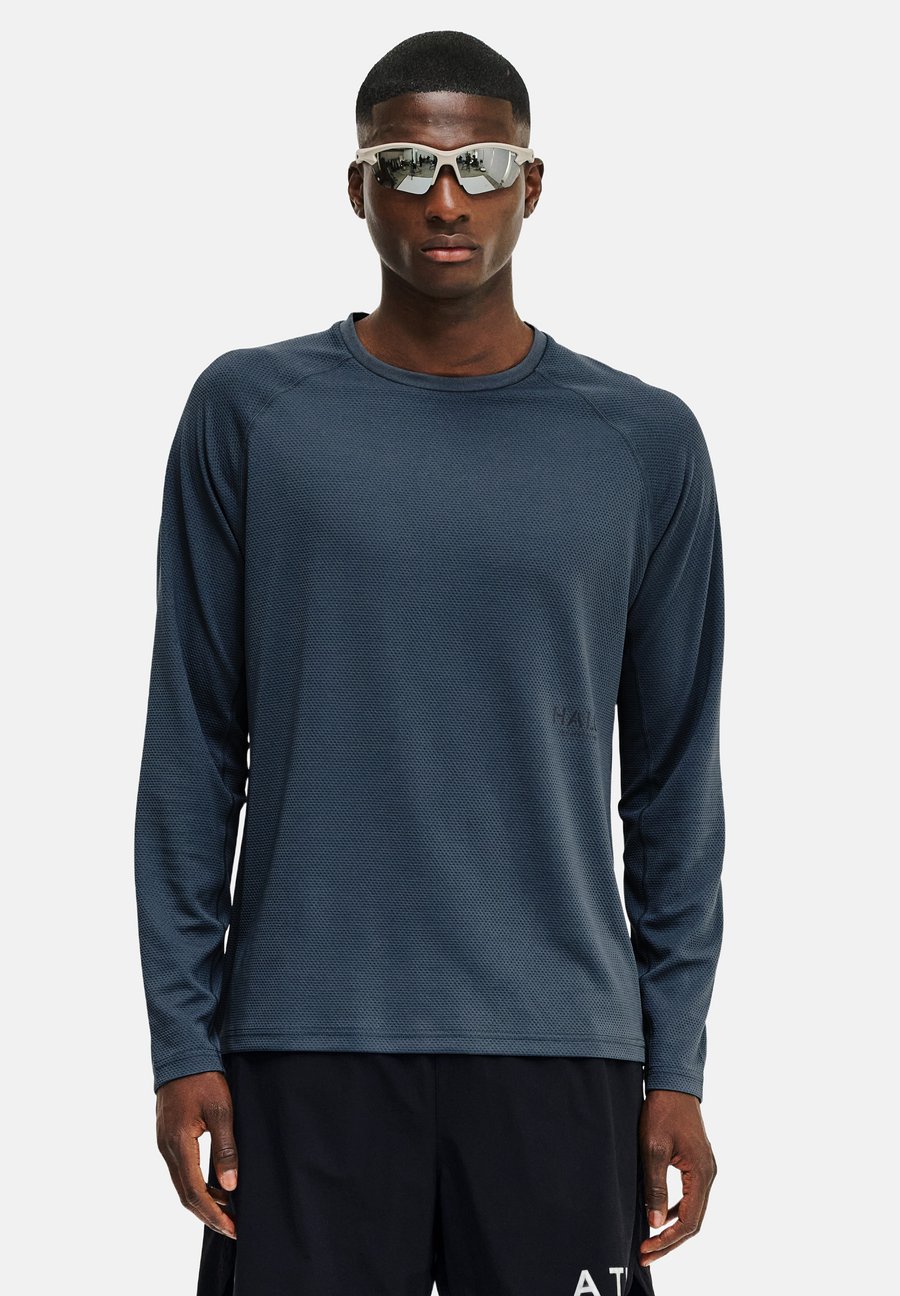 Топ HALO SORONA LS, Dark Slate/Dark Grey
Топ HALO SORONA LS, Dark Slate/Dark Grey