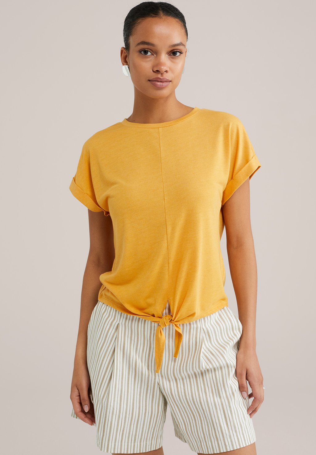 Базовая футболка WE Fashion, горчично-желтый
Базовая футболка WE Fashion, горчично-желтый