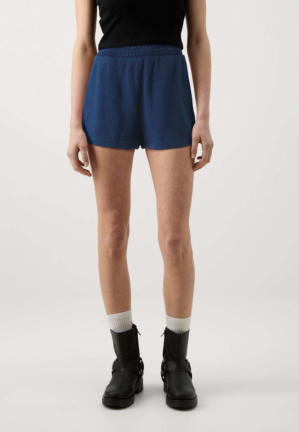 Тренировочный низ DOLPHIN HEM GAP, синий
Тренировочный низ DOLPHIN HEM GAP, синий