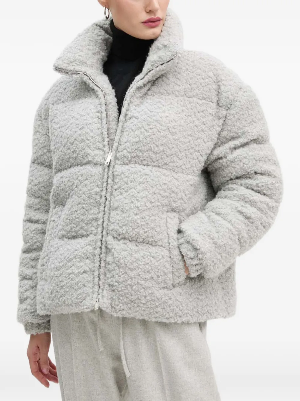 Пуховик на молнии Moschino Jeans, серый
Пуховик на молнии Moschino Jeans, серый