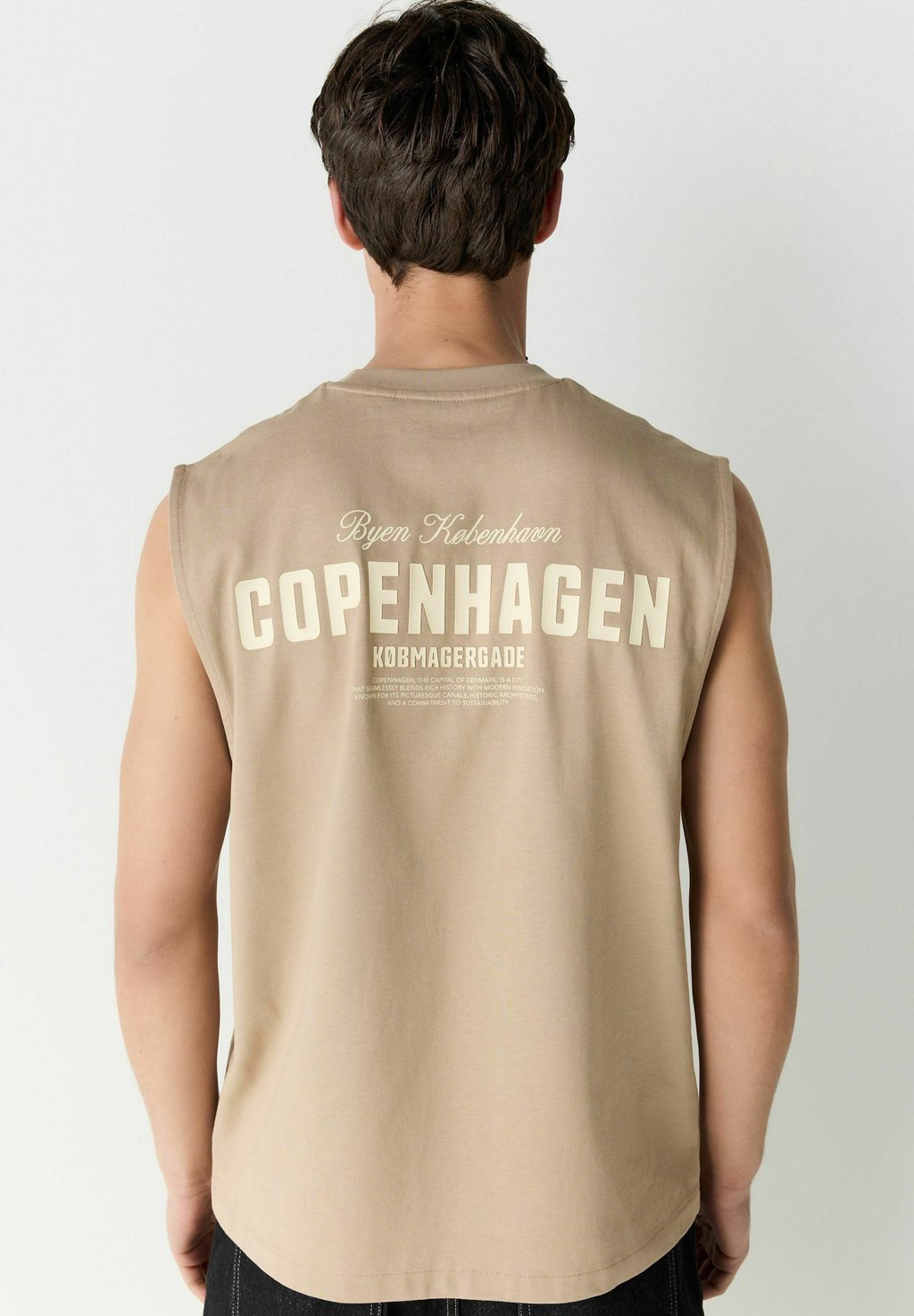 Майка REGULAR FIT - GRAPHIC HEAVYWEIGHT CUT OFF Next, бежевый 
Майка REGULAR FIT - GRAPHIC HEAVYWEIGHT CUT OFF Next, бежевый