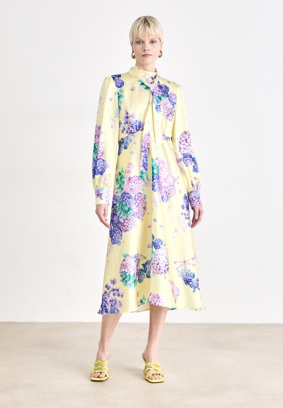 Платье Marc Cain Day dress, Yellow
Платье Marc Cain Day dress, Yellow