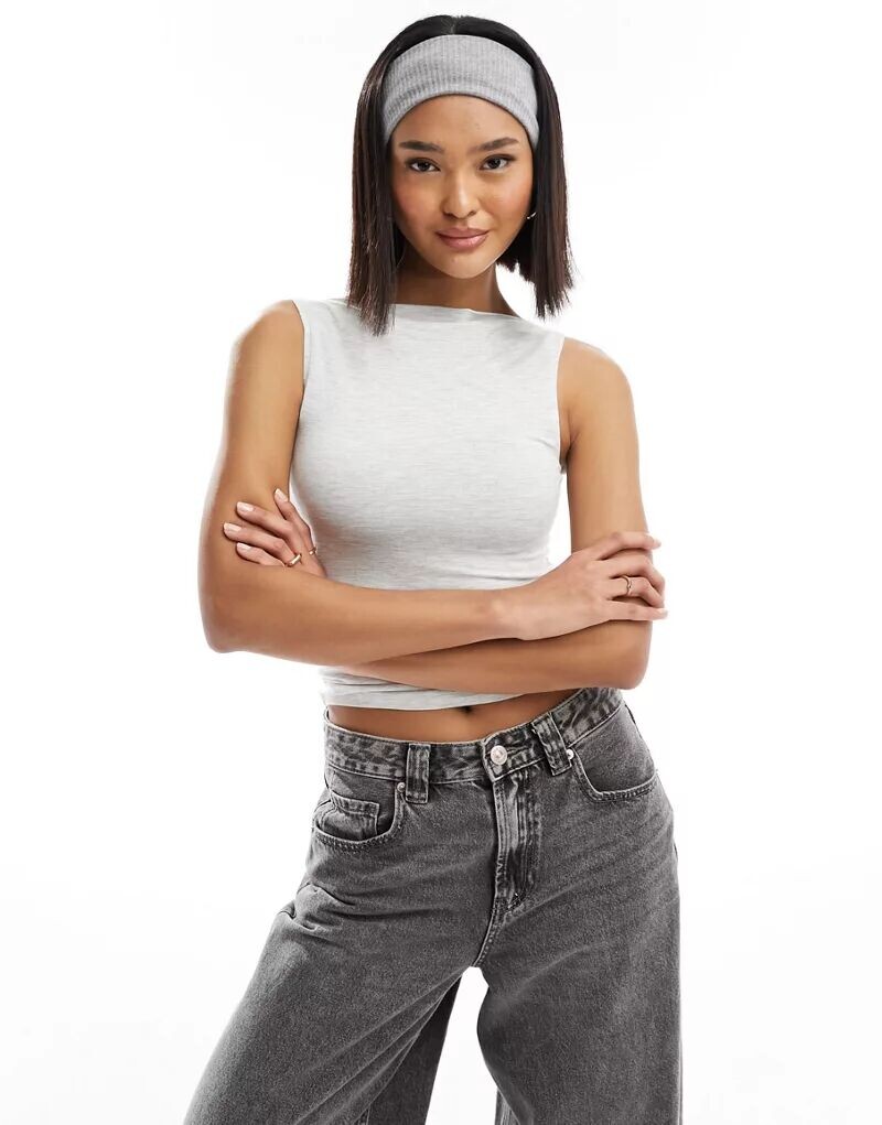 Серая меланжевая майка без рукавов Miss Selfridge с разрезом на горловине 
Серая меланжевая майка без рукавов Miss Selfridge с разрезом на горловине