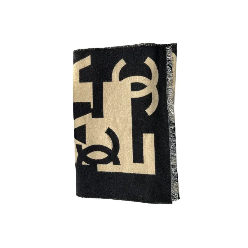 Вязаный шарф для женщин CHANEL
Вязаный шарф для женщин CHANEL