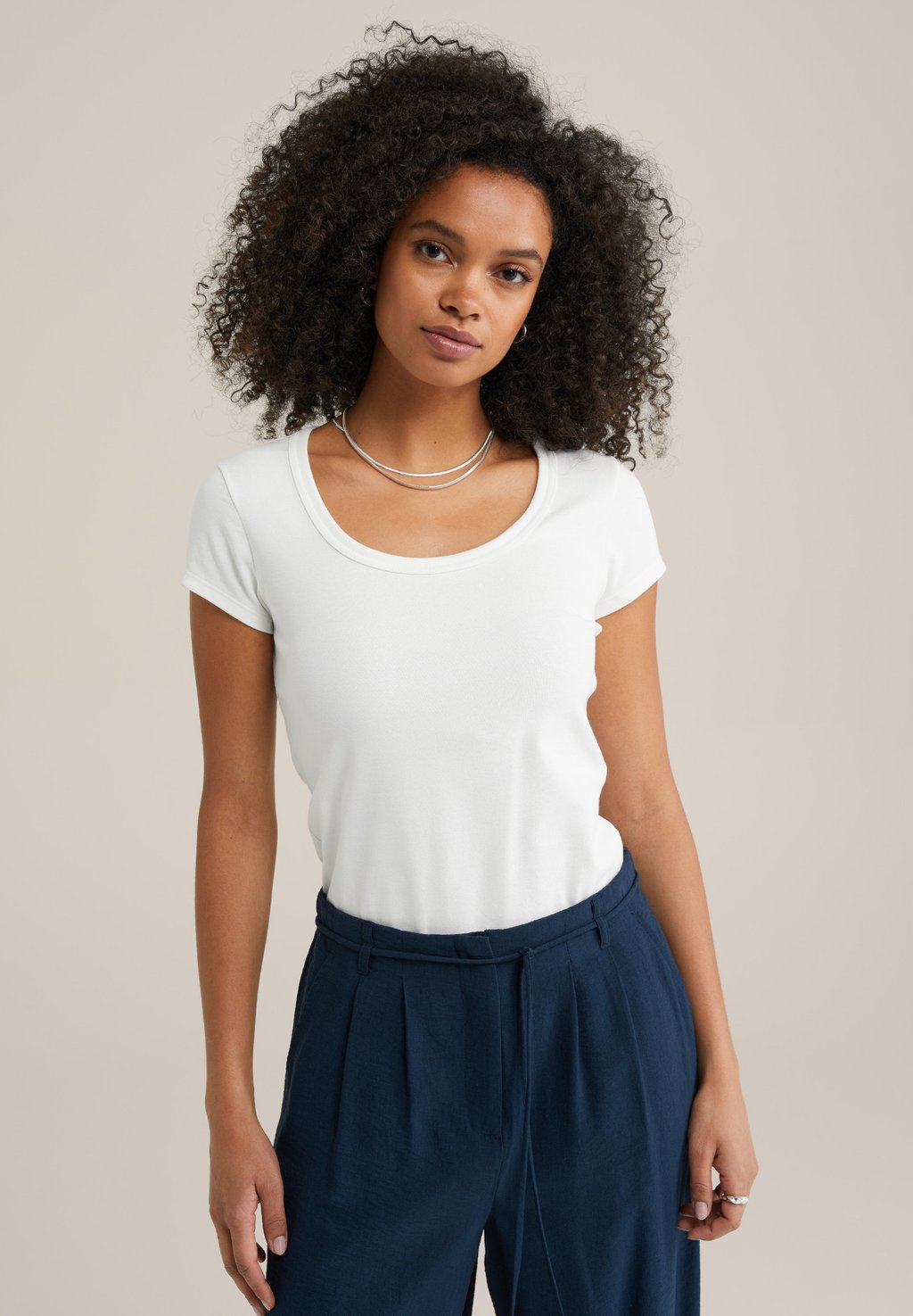 Базовая футболка WE Fashion, белый
Базовая футболка WE Fashion, белый