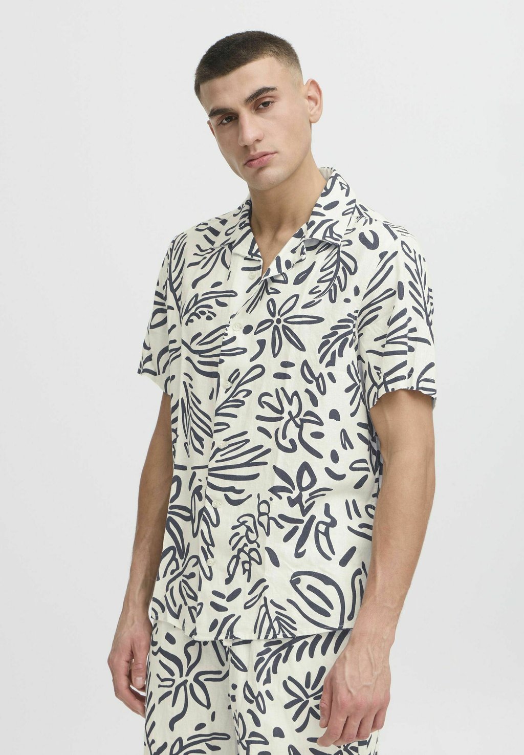 Рубашка SDPAIMAN Solid, белый
Рубашка SDPAIMAN Solid, белый