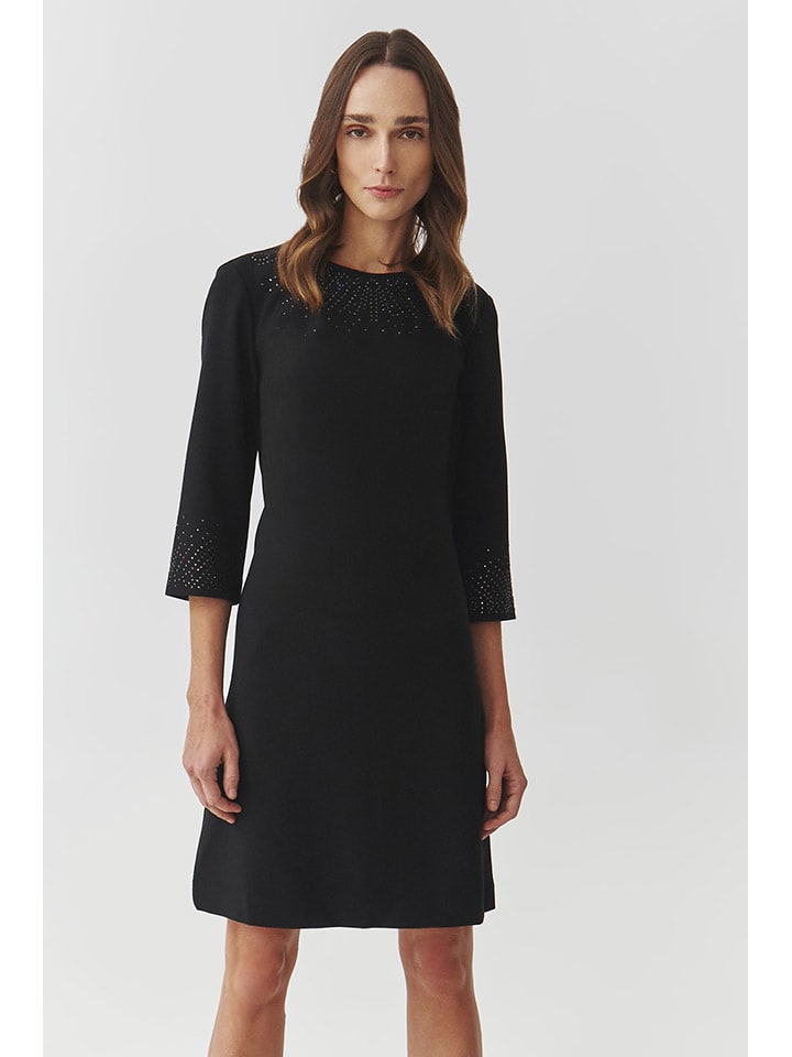 Платье в черном TATUUM
Платье в черном TATUUM