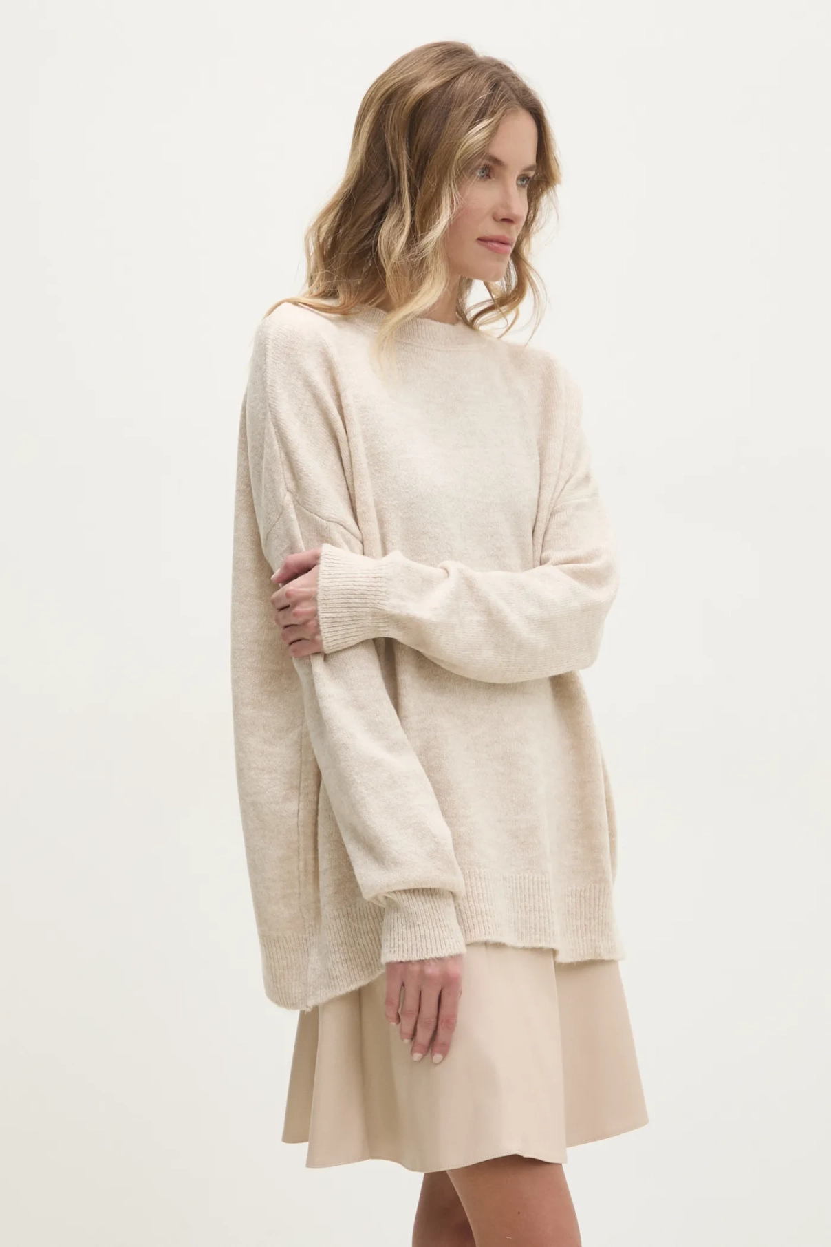 Свитер Answear Lab, бежевый
Свитер Answear Lab, бежевый