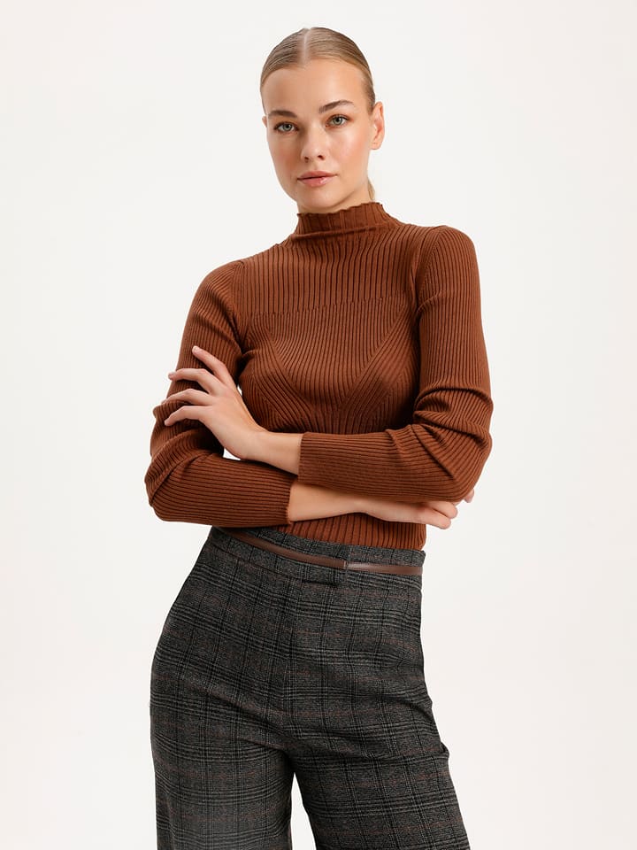 Пуловер BGN Pullover, коричневый
Пуловер BGN Pullover, коричневый