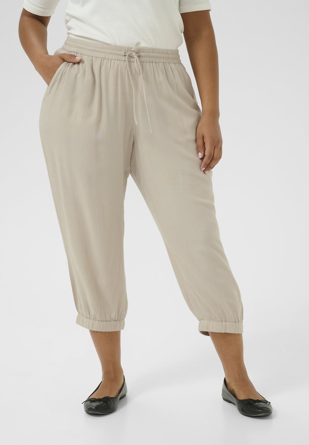 Брюки MILLE CAPRI Kaffe Curve, песочный
Брюки MILLE CAPRI Kaffe Curve, песочный