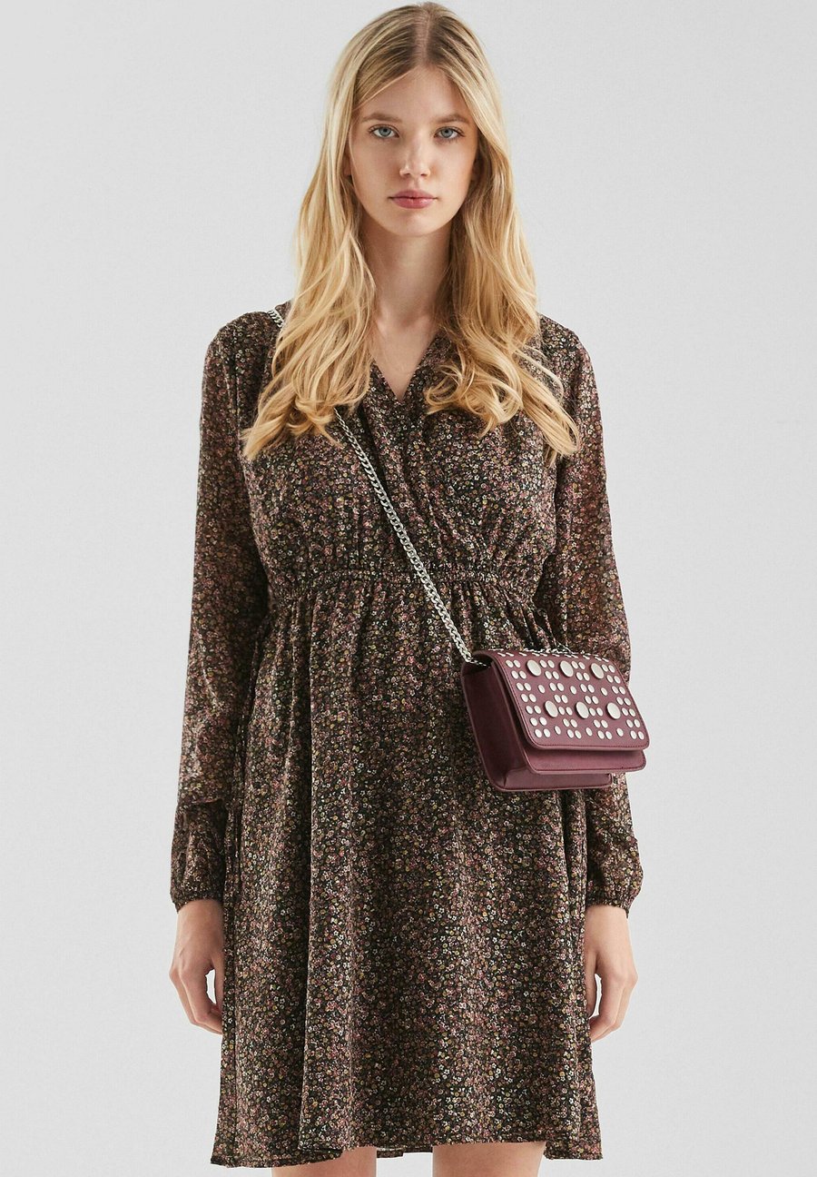 Платье QS Day dress, Schwarz/Black
Платье QS Day dress, Schwarz/Black