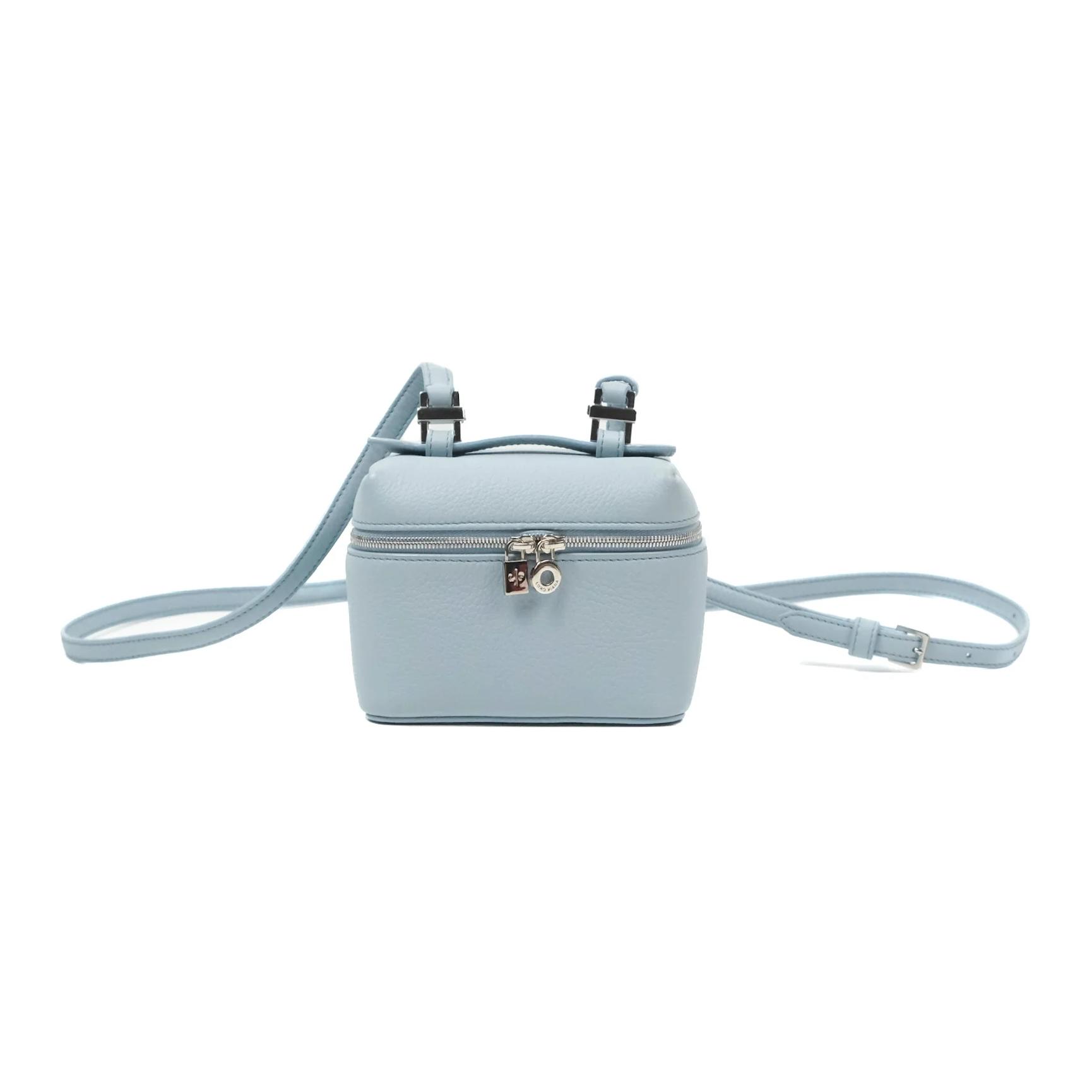 Loro Piana Кожаная косметичка
Loro Piana Кожаная косметичка