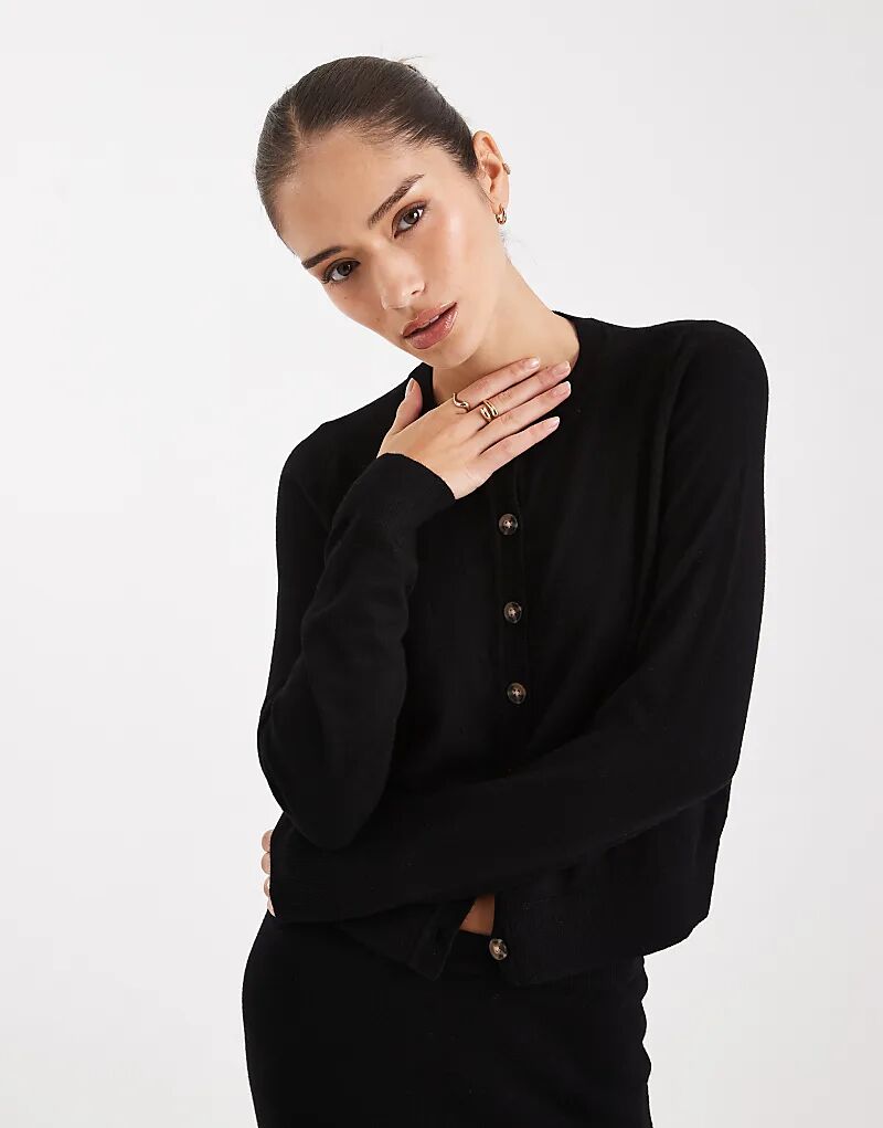 Мягкий трикотажный кардиган Vero Moda на пуговицах черного цвета
Мягкий трикотажный кардиган Vero Moda на пуговицах черного цвета