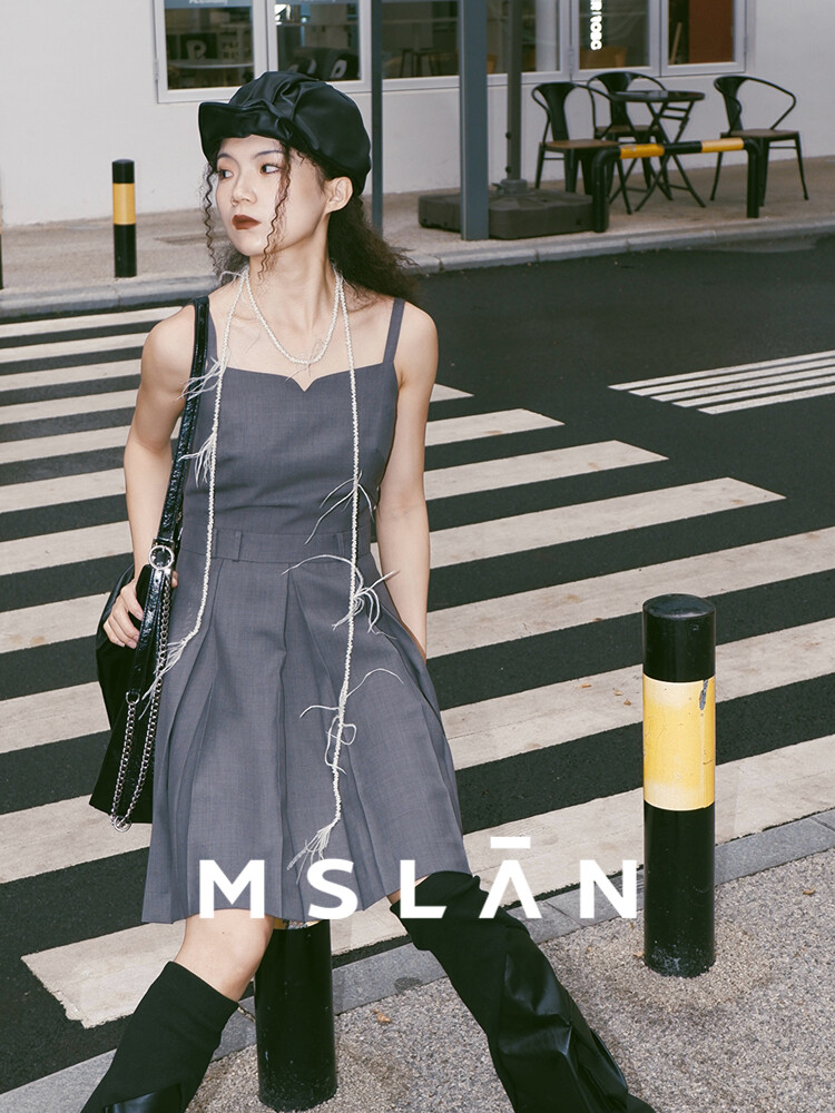 Платье плиссированное MSlan, темно-синий
Платье плиссированное MSlan, темно-синий