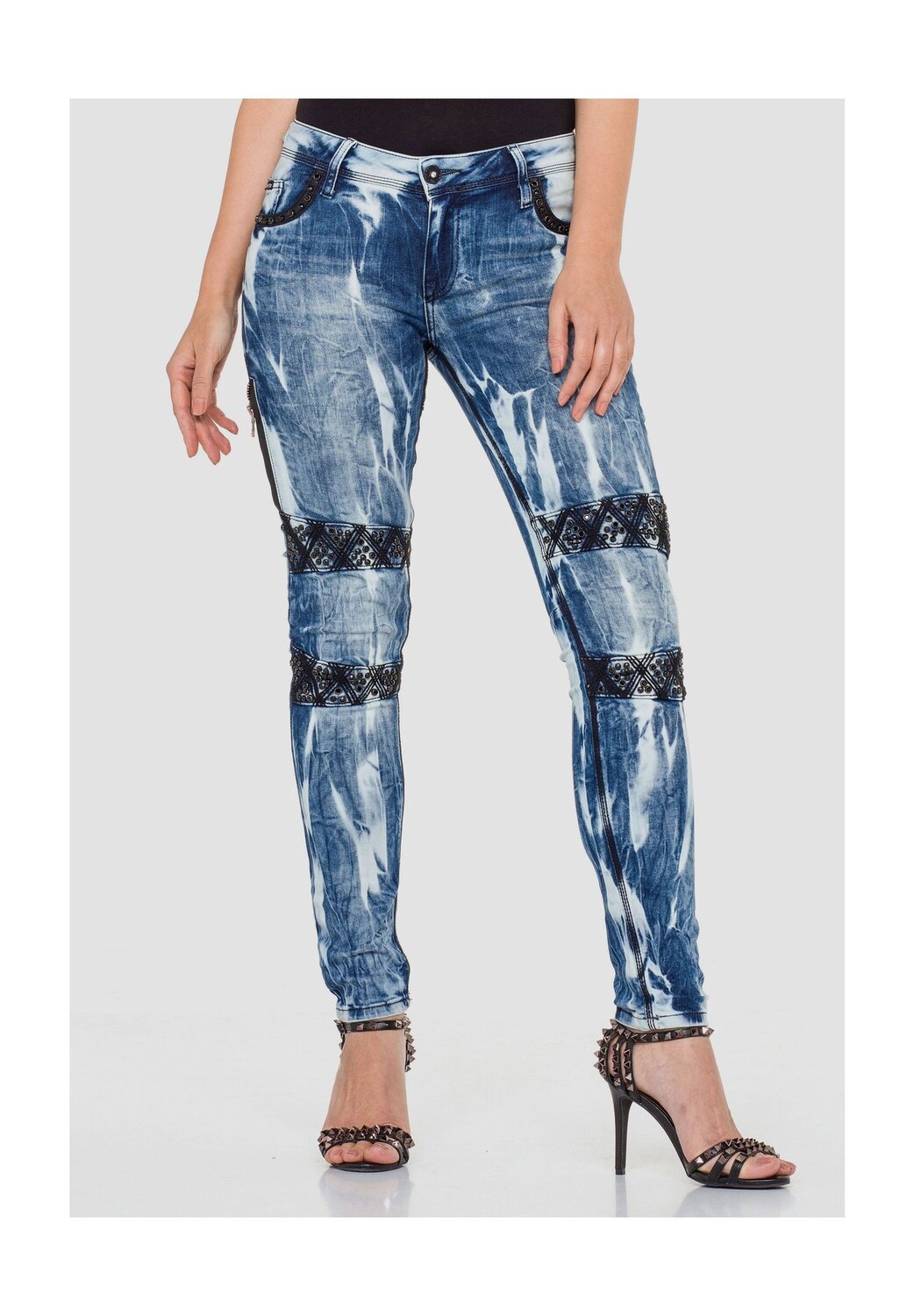 Джинсы с модной вышивкой CIPO & BAXX, синий
Джинсы с модной вышивкой CIPO & BAXX, синий