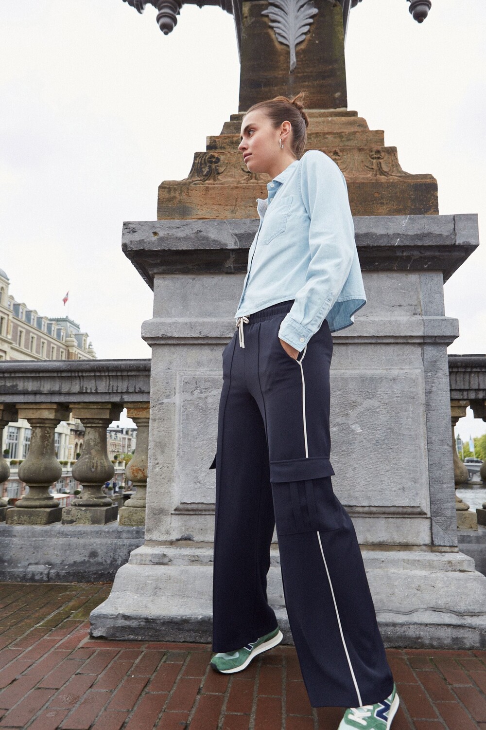 Широкие брюки с полосками по бокам Next, синий
Широкие брюки с полосками по бокам Next, синий