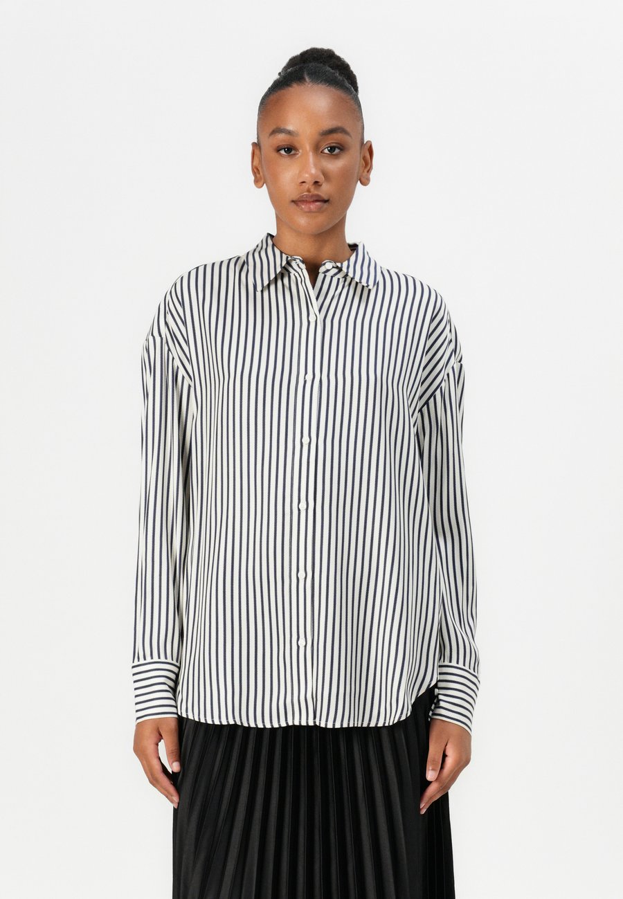 Блуза Tommy Hilfiger EASY SHIRT, Dark Night Navy/White
Блуза Tommy Hilfiger EASY SHIRT, Dark Night Navy/White