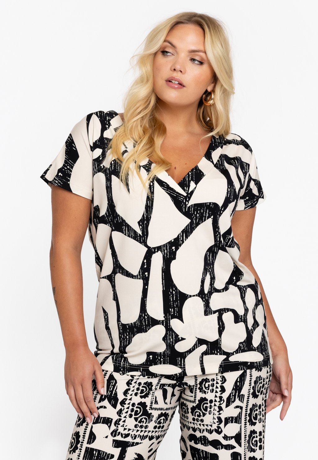 Футболка с принтом YOEK, бежевый
Футболка с принтом YOEK, бежевый