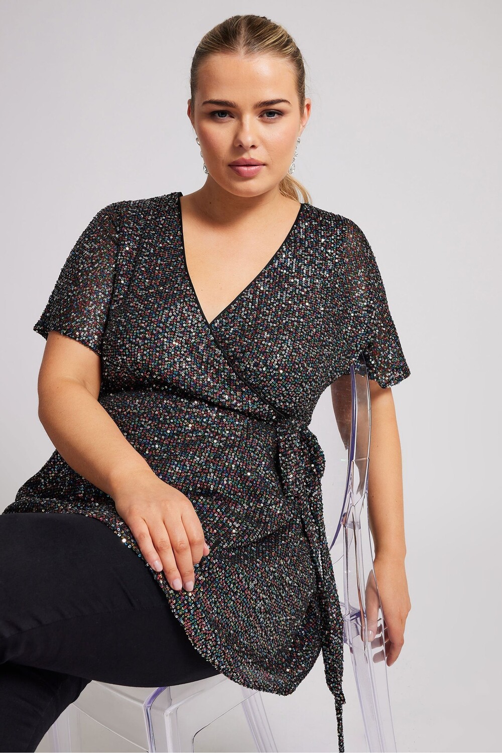 Топ обертка с радужным принтом London Yours Curve, черный
Топ обертка с радужным принтом London Yours Curve, черный