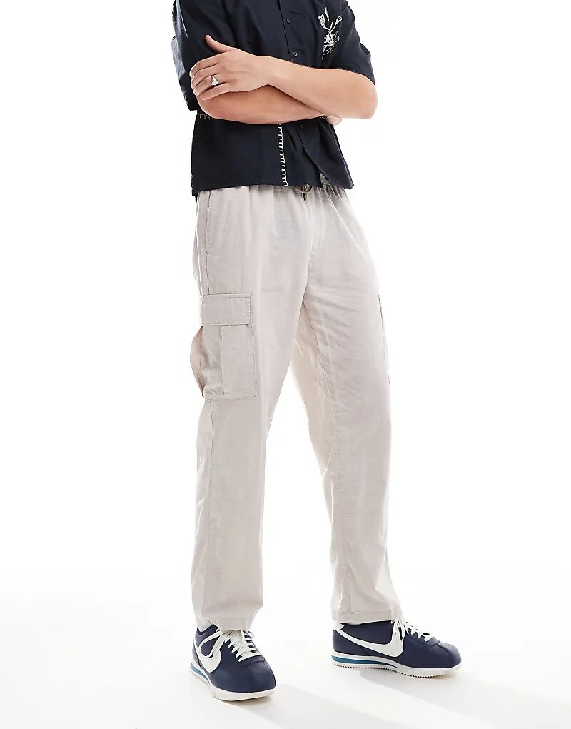 Зауженные льняные брюки Jack & Jones с карманами-карго бежевого цвета
Зауженные льняные брюки Jack & Jones с карманами-карго бежевого цвета