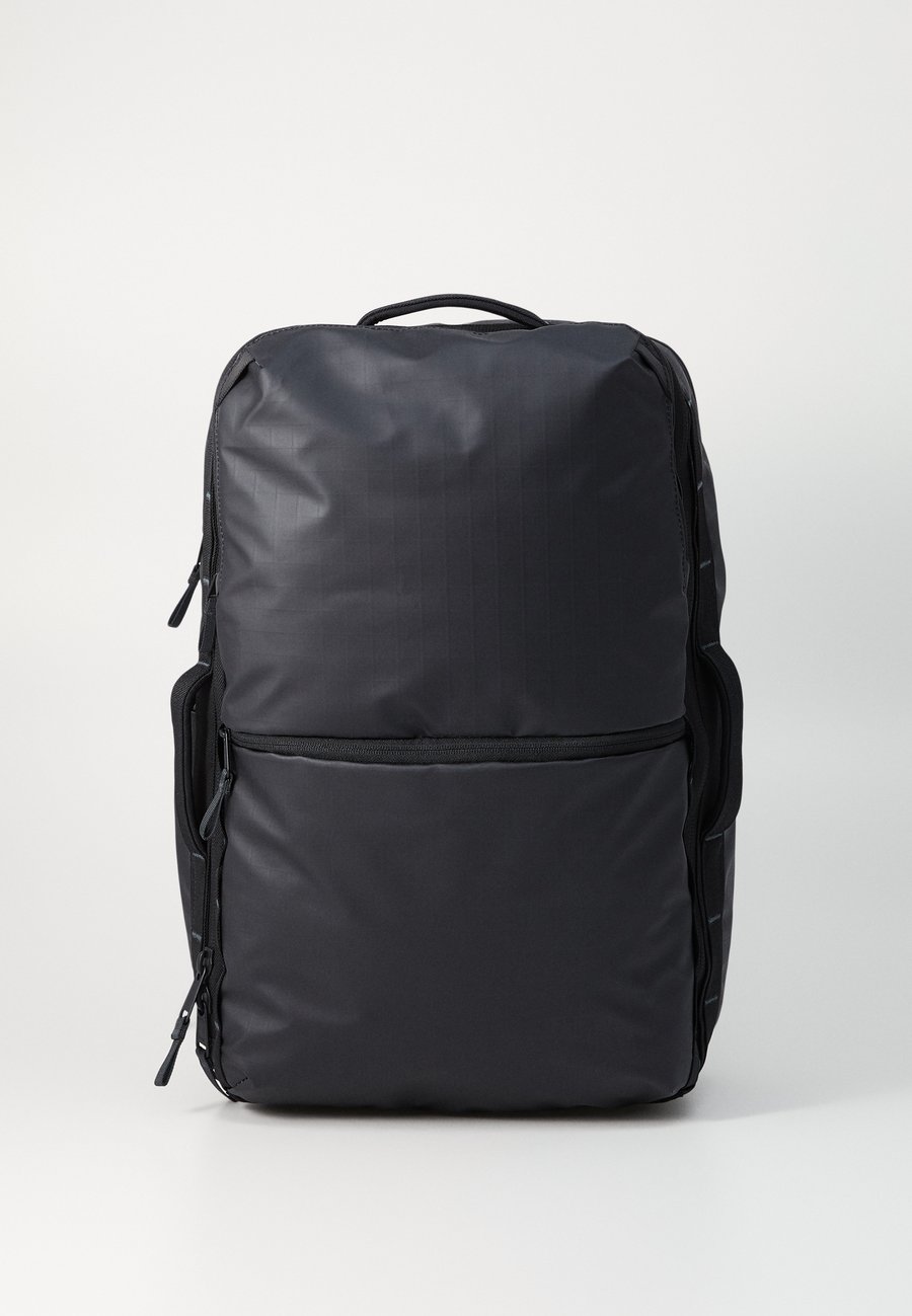 Рюкзак The North Face BASE CAMP VOYAGER TRAVEL PACK, Black/Asphalt Grey/Black
Рюкзак The North Face BASE CAMP VOYAGER TRAVEL PACK, Black/Asphalt Grey/Black
