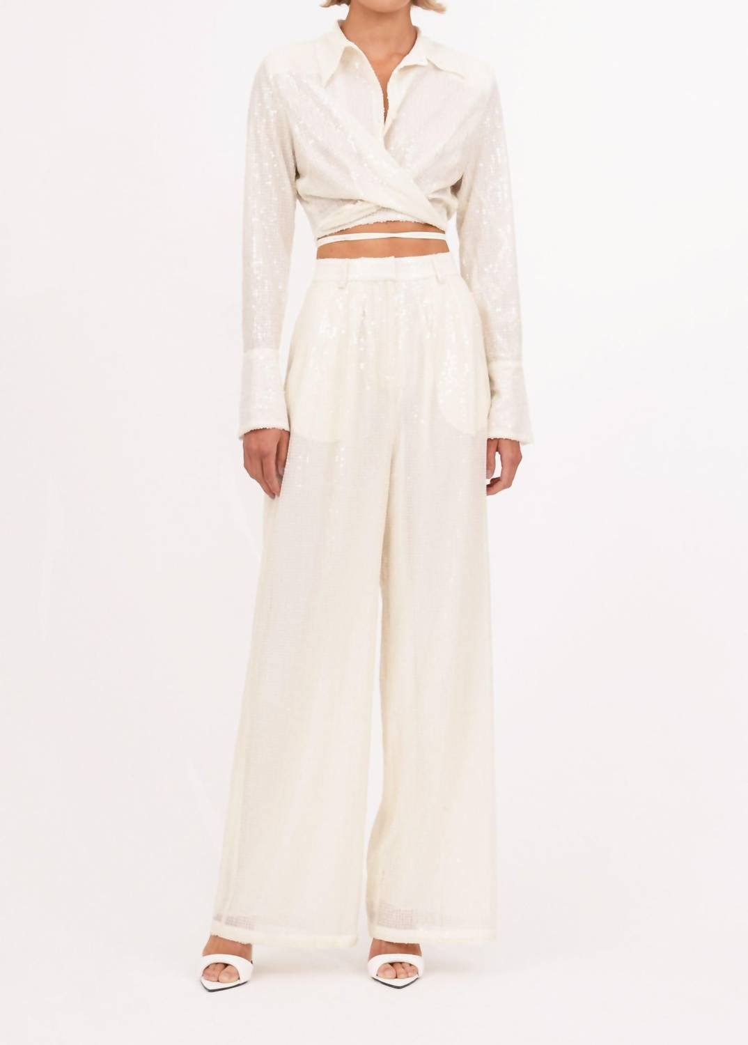 Длинный топ Tylan белого цвета с зимним принтом NONCHALANTLABEL
Длинный топ Tylan белого цвета с зимним принтом NONCHALANTLABEL