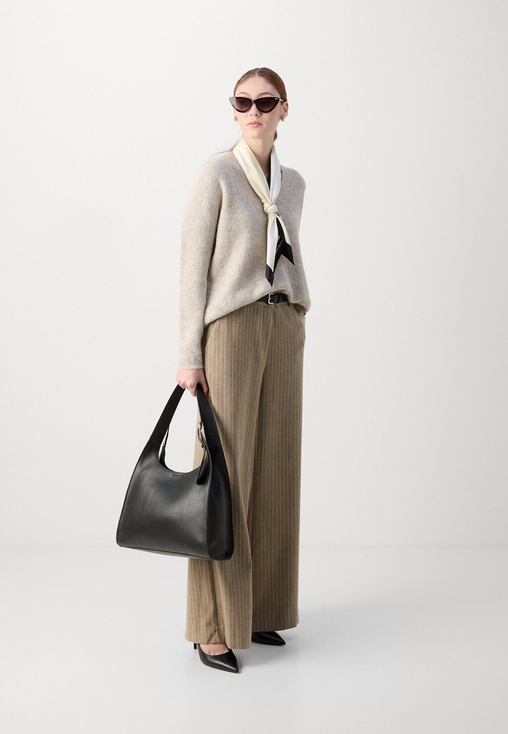 Вязаный свитер THORA V-NECK Mos Mosh, серый
Вязаный свитер THORA V-NECK Mos Mosh, серый