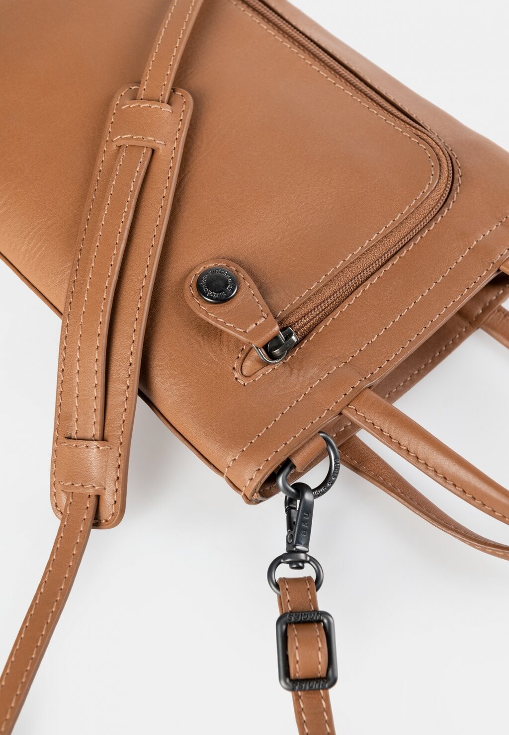 Сумка через плечо FREESIA Aunts & Uncles, цвет Cognac
Сумка через плечо FREESIA Aunts & Uncles, цвет Cognac