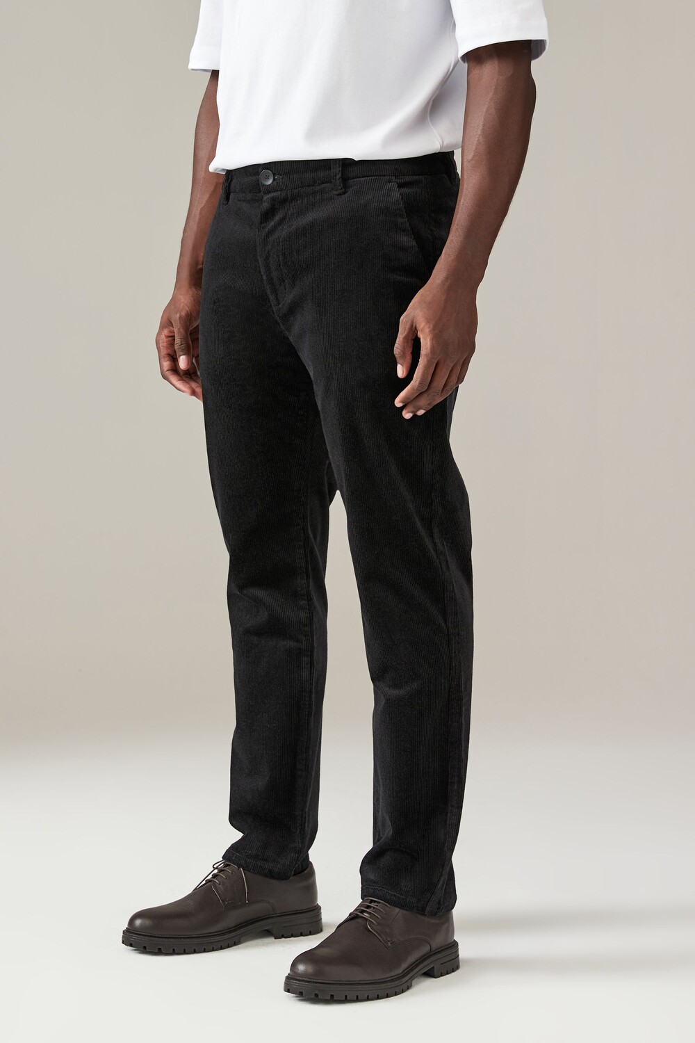 Вельветовые брюки чинос Next, черный
Вельветовые брюки чинос Next, черный