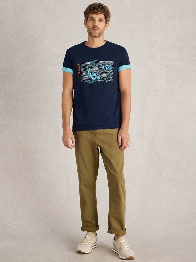 Футболка с графическим рисунком из хлопка koi обычного кроя с коротким рукавом White Stuff, темно-синий/разноцветный 
Футболка с графическим рисунком из хлопка koi обычного кроя с коротким рукавом White Stuff, темно-синий/разноцветный