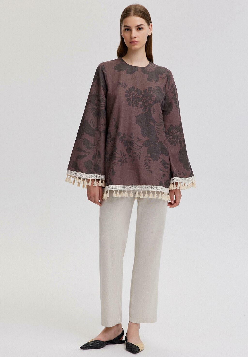 Блуза TEXTURED WITH FRINGE LACEWORK DETAIL Touché Privé, коричневый
Блуза TEXTURED WITH FRINGE LACEWORK DETAIL Touché Privé, коричневый