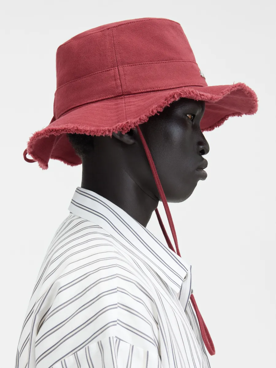 Потертая экспедиционная шляпа Ле Боб Артишо Jacquemus, темно-красный
Потертая экспедиционная шляпа Ле Боб Артишо Jacquemus, темно-красный