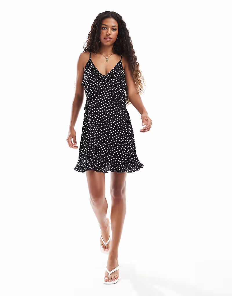 Мини-платье ONLY с оборками в черный горошек
Мини-платье ONLY с оборками в черный горошек