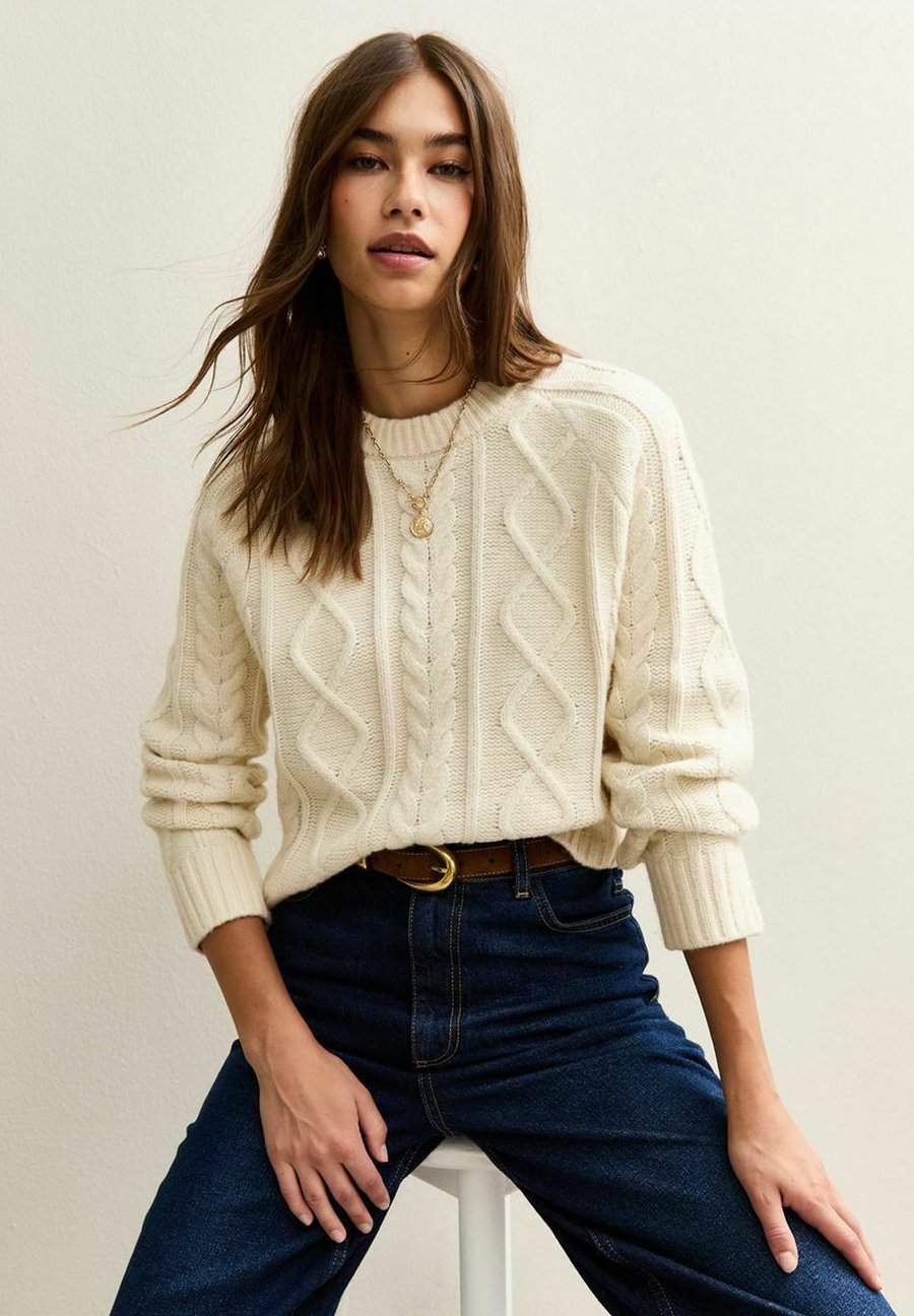 Джемпер New Look CABLE RAGLAN SLEEVE, Off White/Off-White
Джемпер New Look CABLE RAGLAN SLEEVE, Off White/Off-White