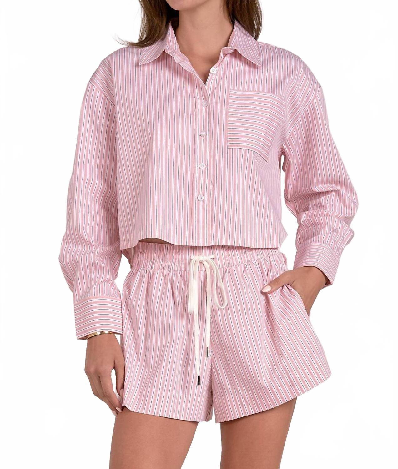 Розовый комплект с полосатой блузкой и шортами ELAN
Розовый комплект с полосатой блузкой и шортами ELAN
