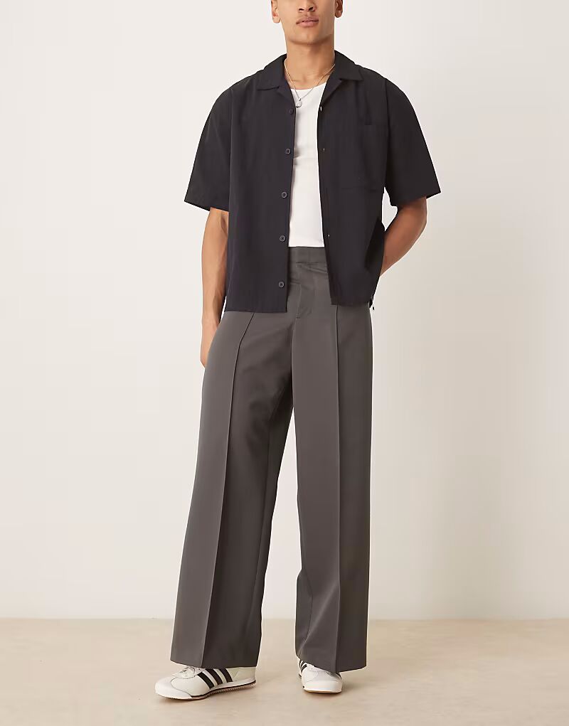 Элегантные брюки свободного кроя с защипами ASOS DESIGN темно-серого цвета
Элегантные брюки свободного кроя с защипами ASOS DESIGN темно-серого цвета