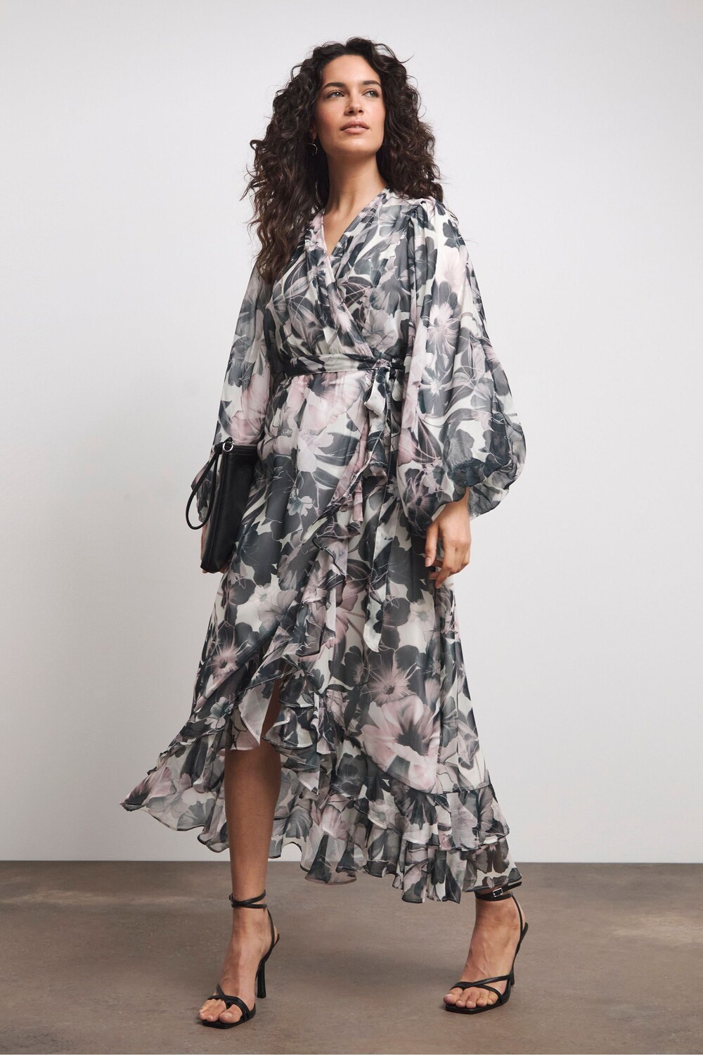 Макси платье с оборками Joanna Hope, серый
Макси платье с оборками Joanna Hope, серый