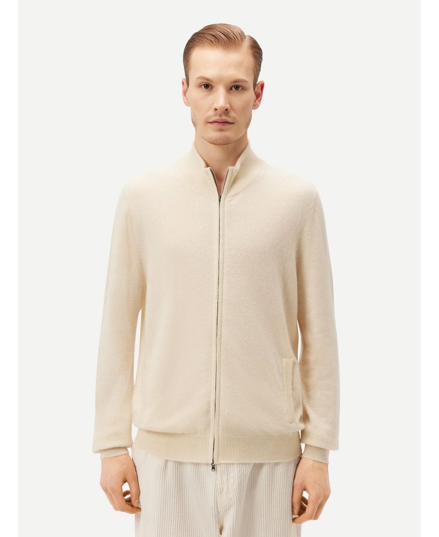 Мужской кардиган на молнии с воротником-стойкой Gobi Cashmere, Neutral-vaporous gray
Мужской кардиган на молнии с воротником-стойкой Gobi Cashmere, Neutral-vaporous gray