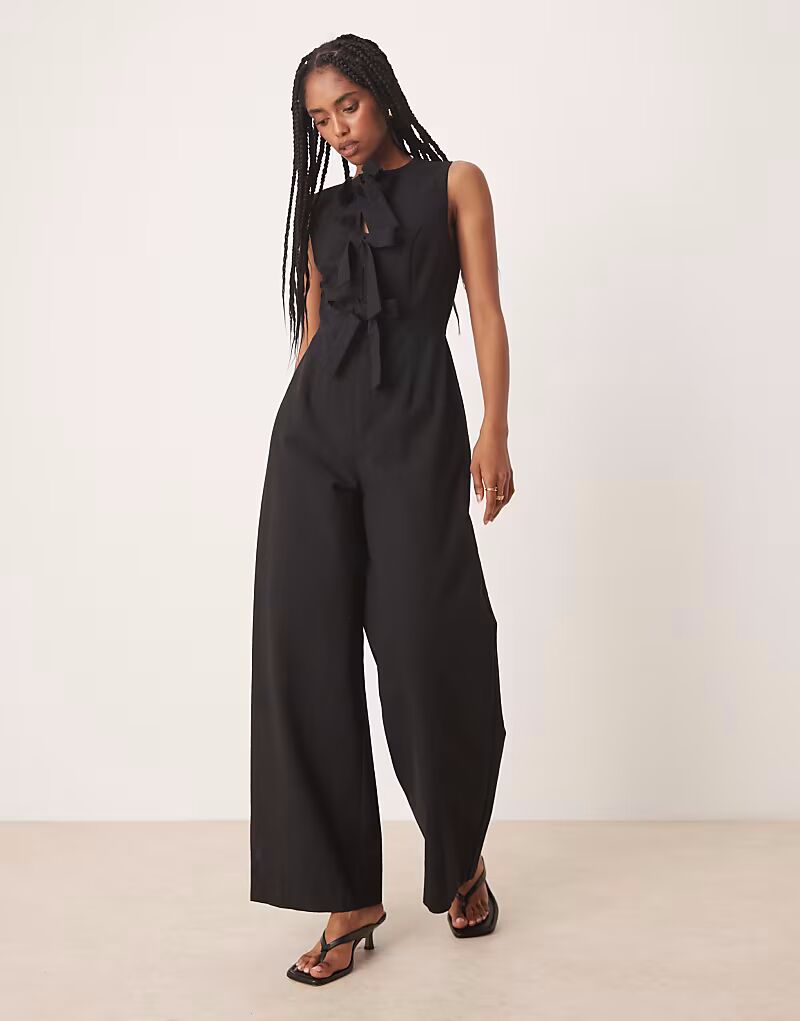 Комбинезон прямого кроя Nobody's Child Bertha черного цвета с бантом спереди
Комбинезон прямого кроя Nobody's Child Bertha черного цвета с бантом спереди