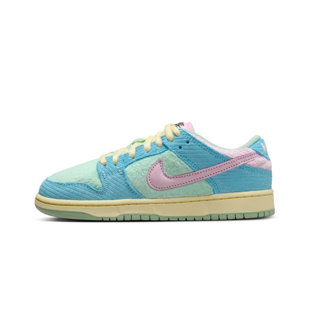 Кроссовки детские Nike SB Dunk Low Pro x Verdy 'Visty', голубой/зеленый
Кроссовки детские Nike SB Dunk Low Pro x Verdy 'Visty', голубой/зеленый