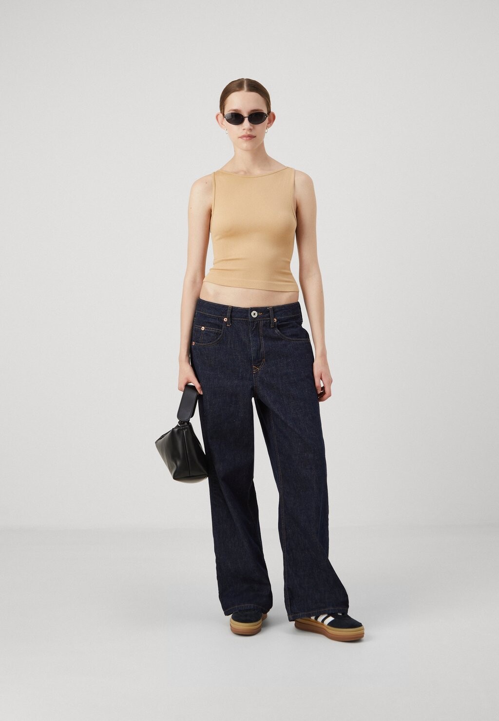 Топ SLASH NECK TANK BDG Urban Outfitters, коричневый
Топ SLASH NECK TANK BDG Urban Outfitters, коричневый