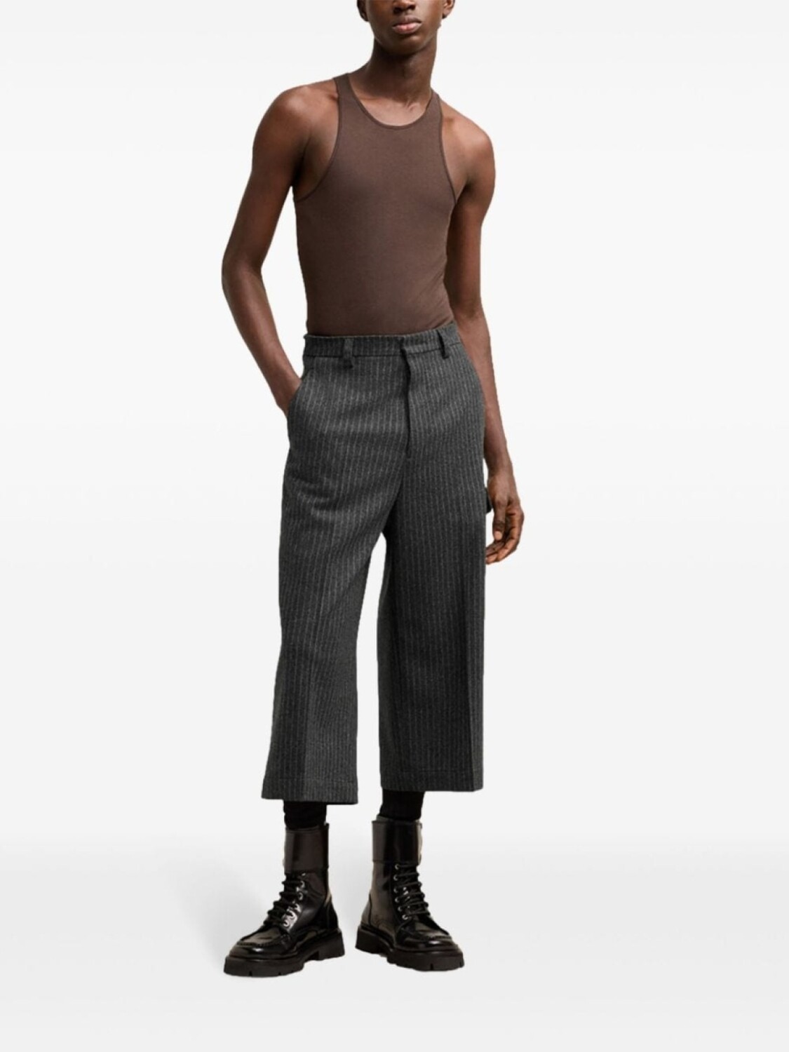 AMI Paris шорты Military в тонкую полоску, серый
AMI Paris шорты Military в тонкую полоску, серый