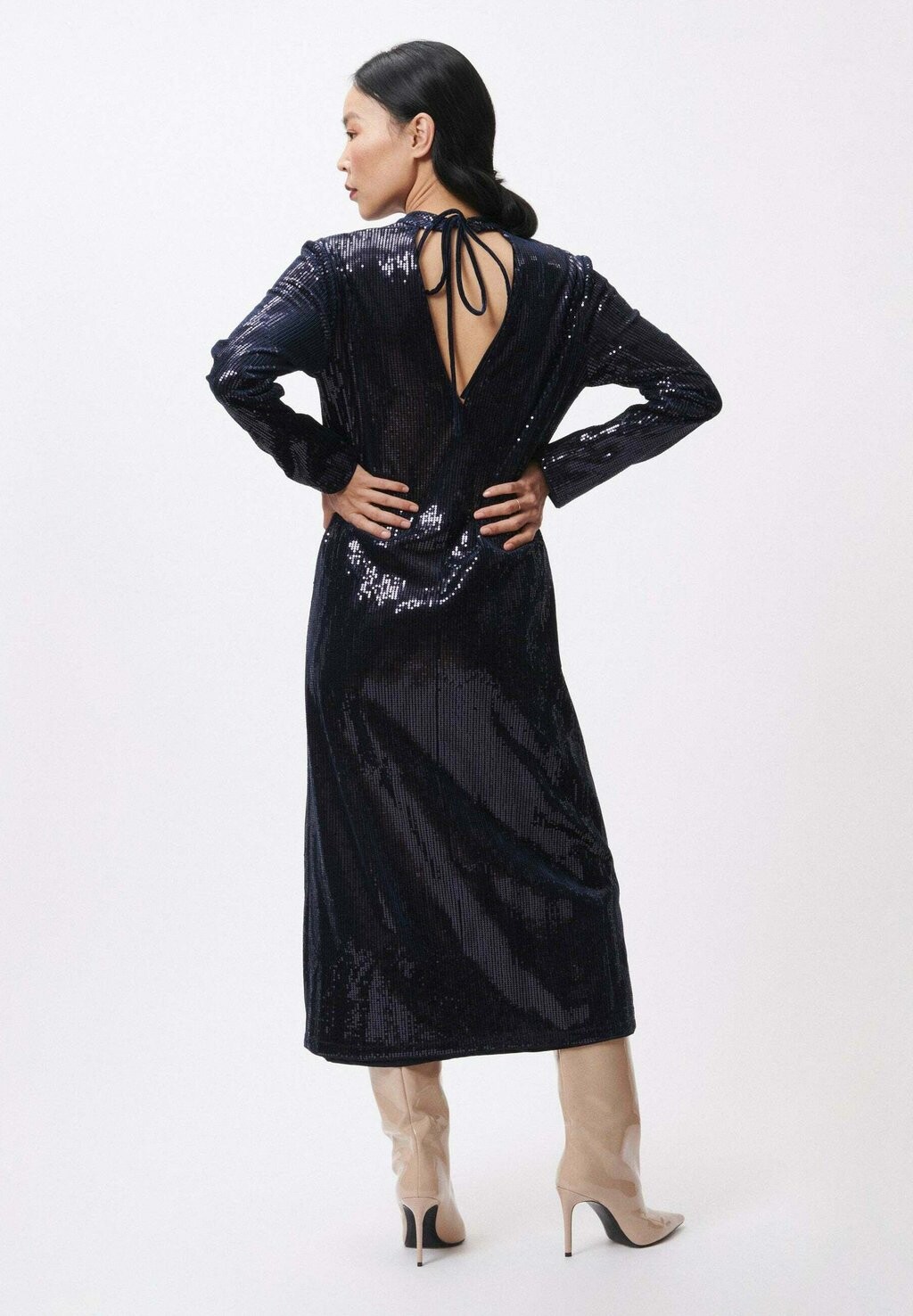 Коктейльное платье / Вечернее платье MADY FRNCH, темно-синий
Коктейльное платье / Вечернее платье MADY FRNCH, темно-синий