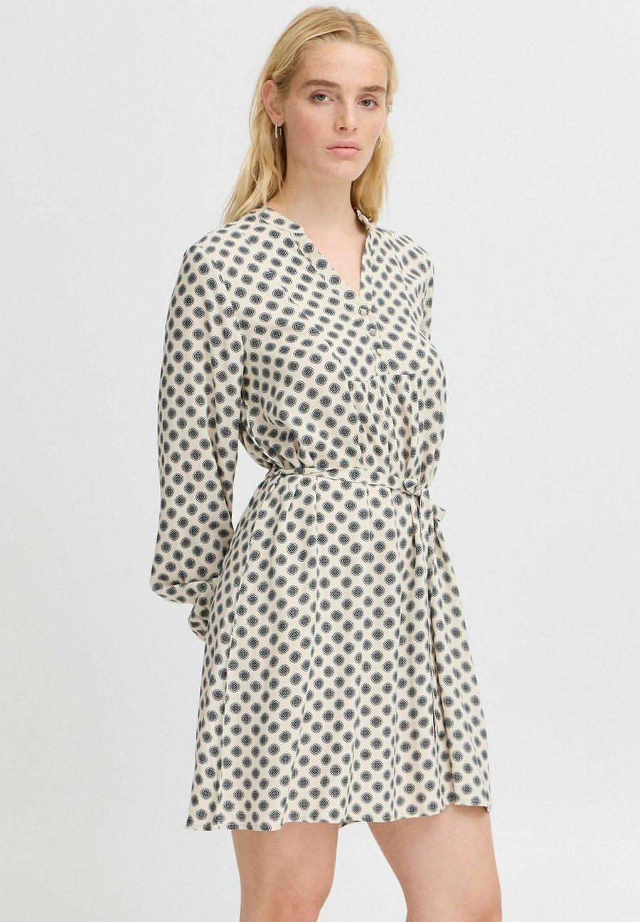 Платье ICHI IHVERA, Black Dot Aop/Mottled Beige
Платье ICHI IHVERA, Black Dot Aop/Mottled Beige