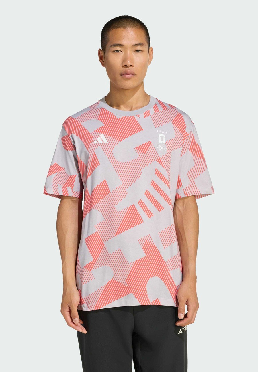 Футболка Adidas Performance TEAM D ALLOVER PRINTED , Glory Grey Semi Lucid Red/Grey, Серый, Футболка Adidas Performance TEAM D ALLOVER PRINTED , Glory Grey Semi Lucid Red/Grey
Футболка Adidas Performance TEAM D ALLOVER PRINTED , Glory Grey Semi Lucid Red/Grey, Серый, Футболка Adidas Performance TEAM D ALLOVER PRINTED , Glory Grey Semi Lucid Red/Grey