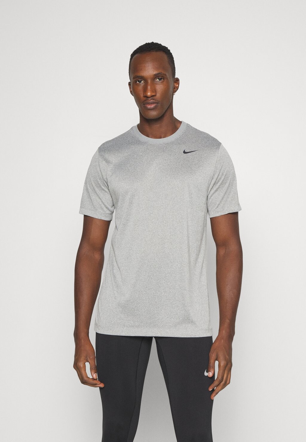 Спортивная футболка TEE RESET Nike, серый/серебристый, вереск/черный
Спортивная футболка TEE RESET Nike, серый/серебристый, вереск/черный
