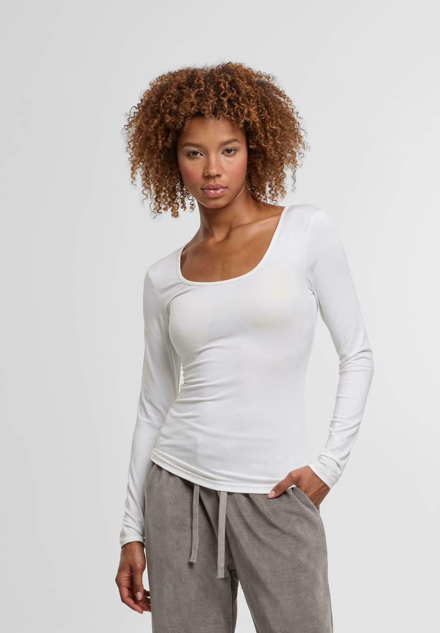 Топ Urban Classics Long sleeved top, White
Топ Urban Classics Long sleeved top, White