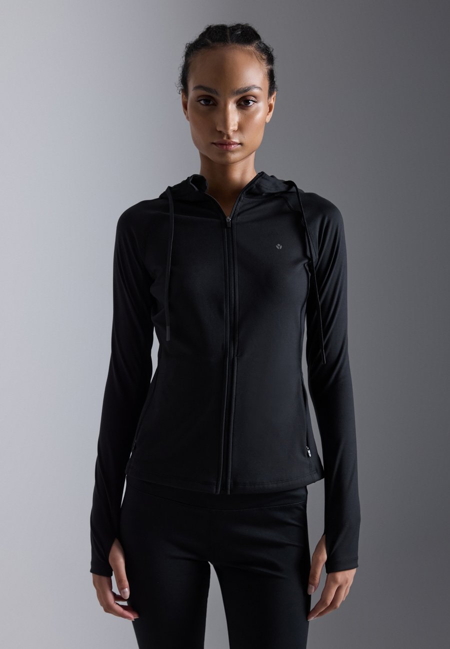 Толстовка Even&Odd active ZIP UP SPORTS SWEAT WITH HOOD, Black
Толстовка Even&Odd active ZIP UP SPORTS SWEAT WITH HOOD, Black